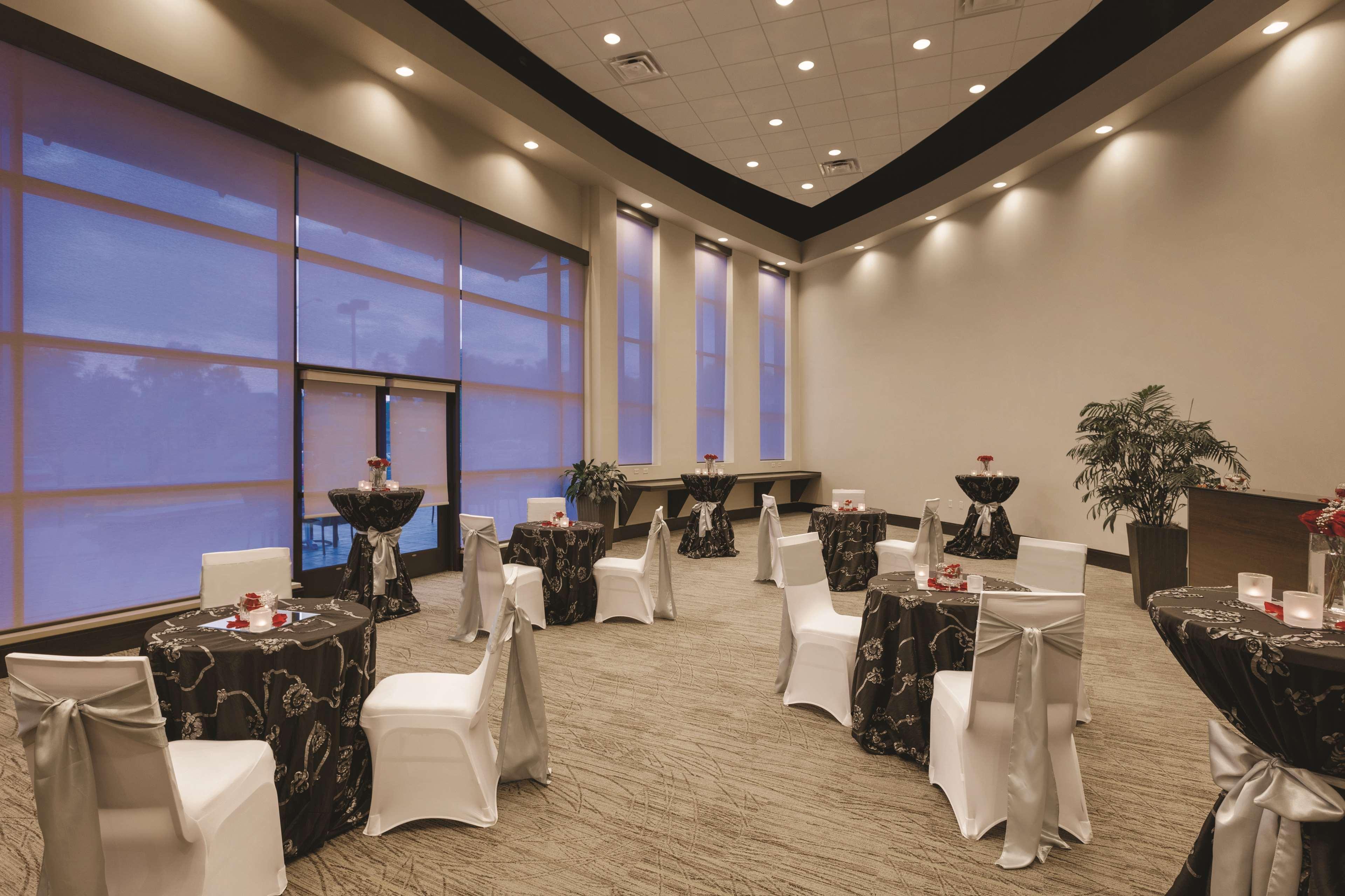 Embassy Suites Springfield Extérieur photo