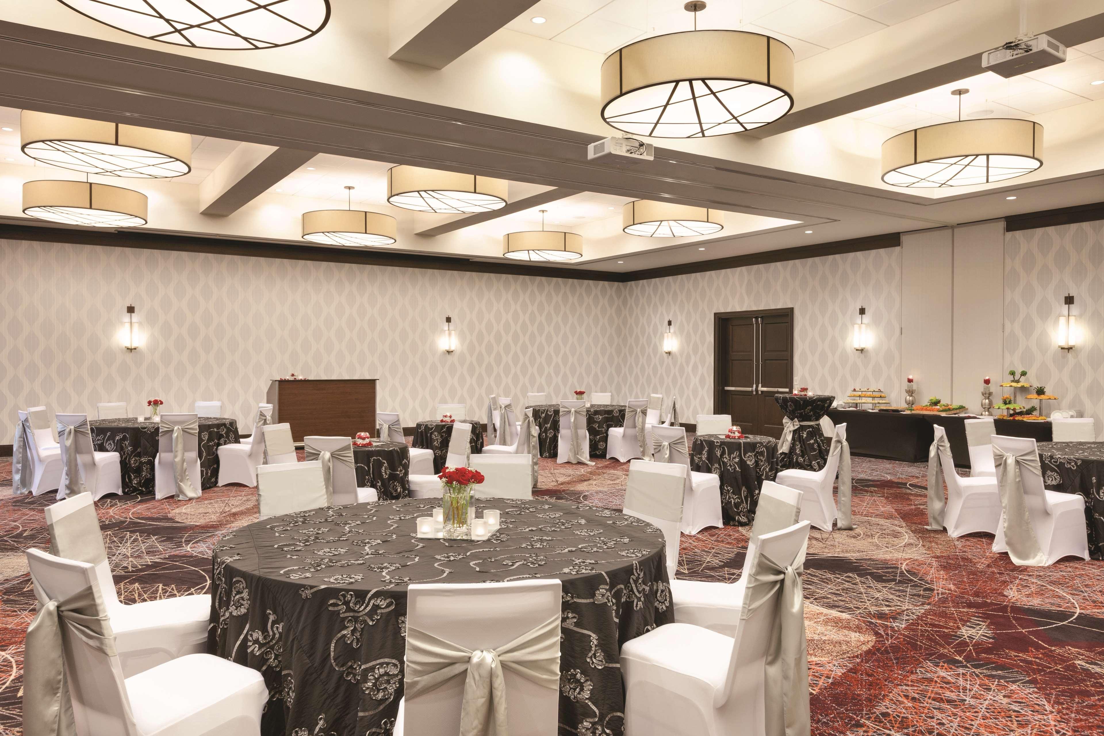 Embassy Suites Springfield Extérieur photo