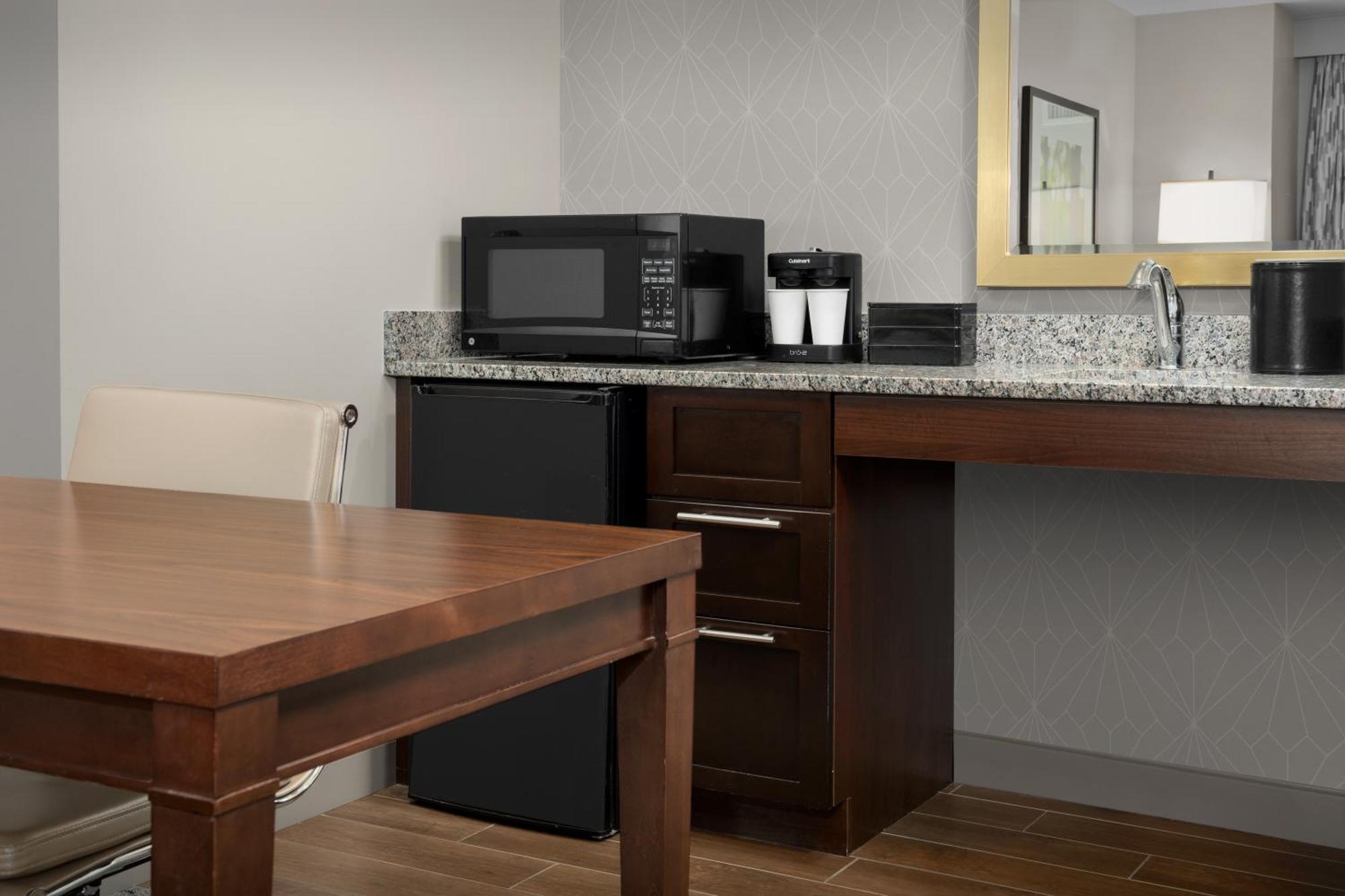 Embassy Suites Springfield Chambre photo